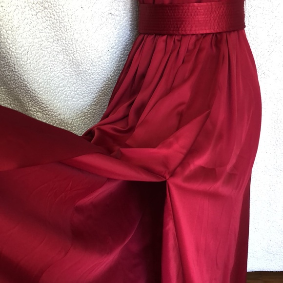 Vera Wang White V neck halter gown with sash, 2 pockets, bows - Picture 4 of 16